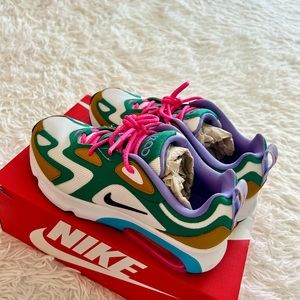 Brand new Nike shoes for sale! Never worn
